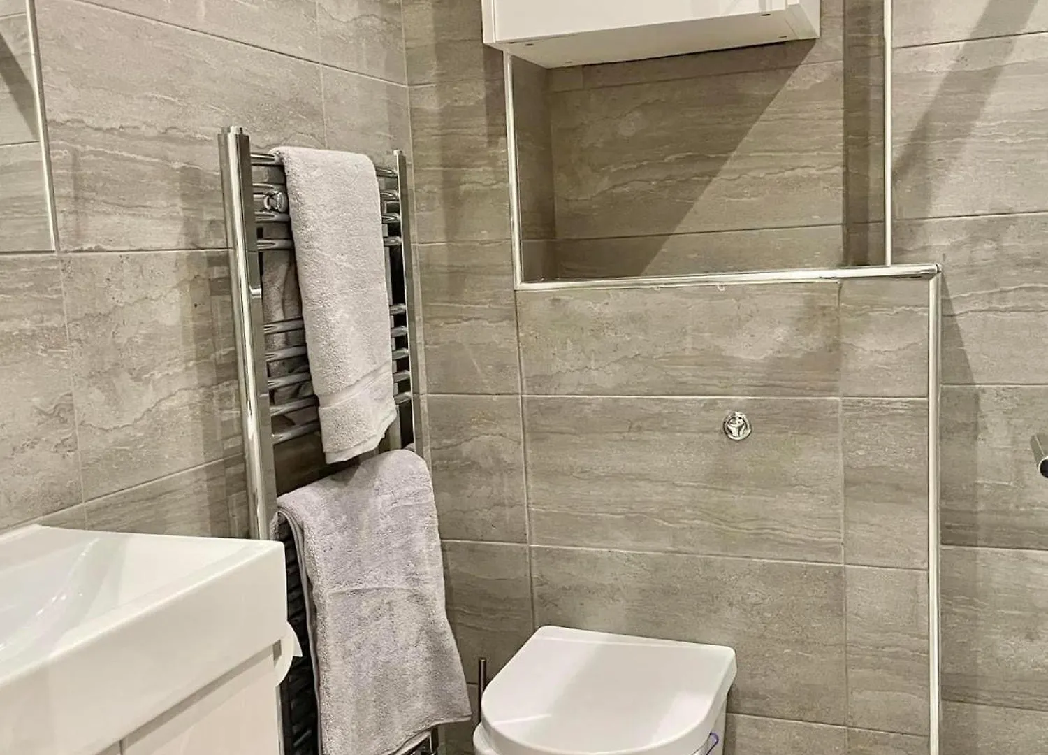 Immaculate Modern Apartment Cardiff